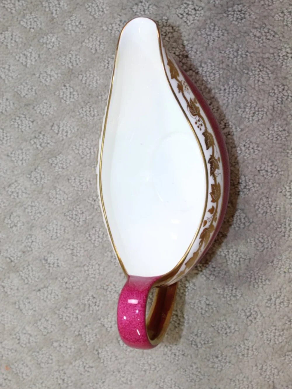 Wedgwood Whitehall W3994 Bone China Powder Ruby Gravy Boat & Underplate/Saucer